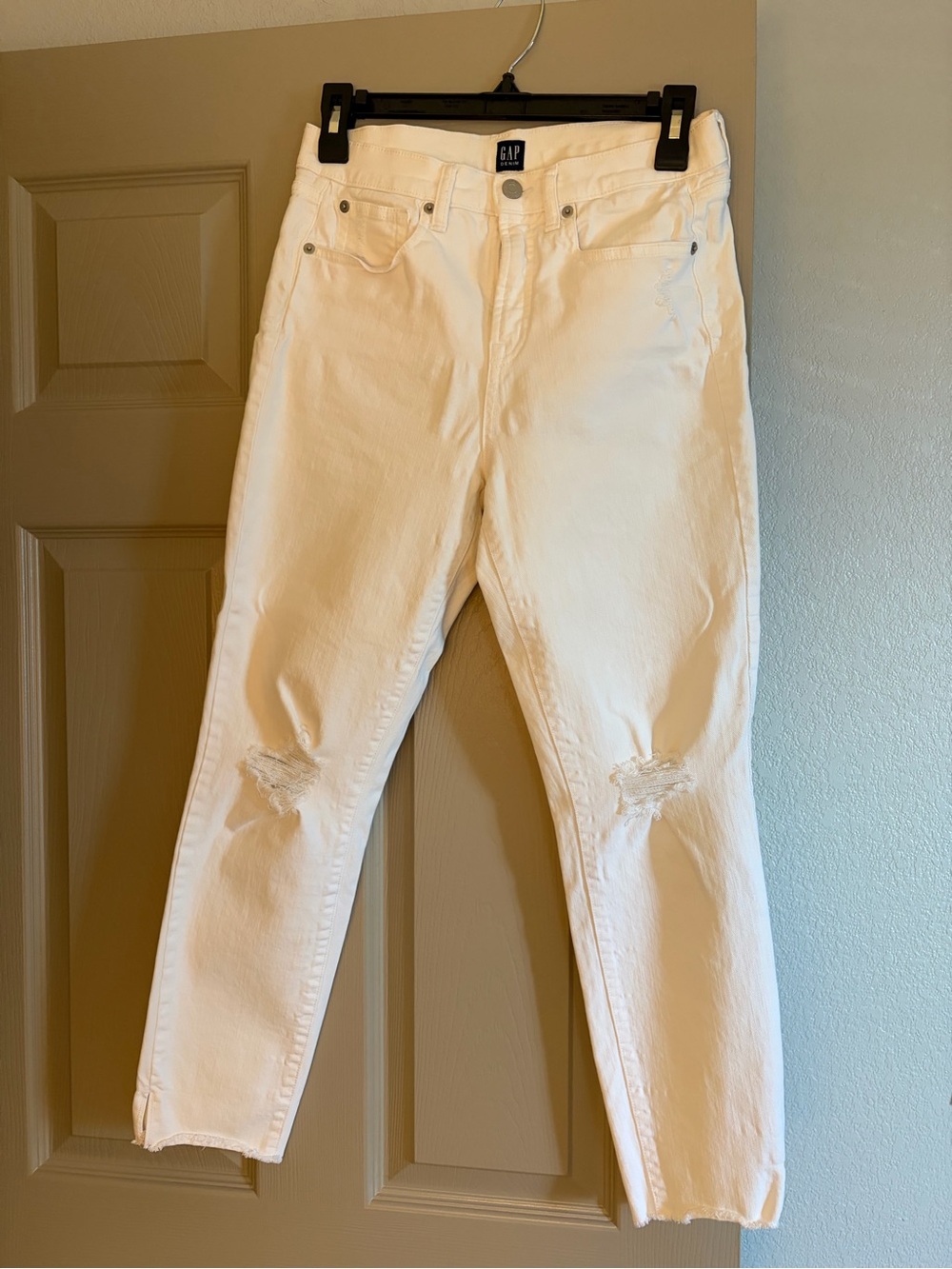 GAP White Cropped Distressed Ankle Jeans